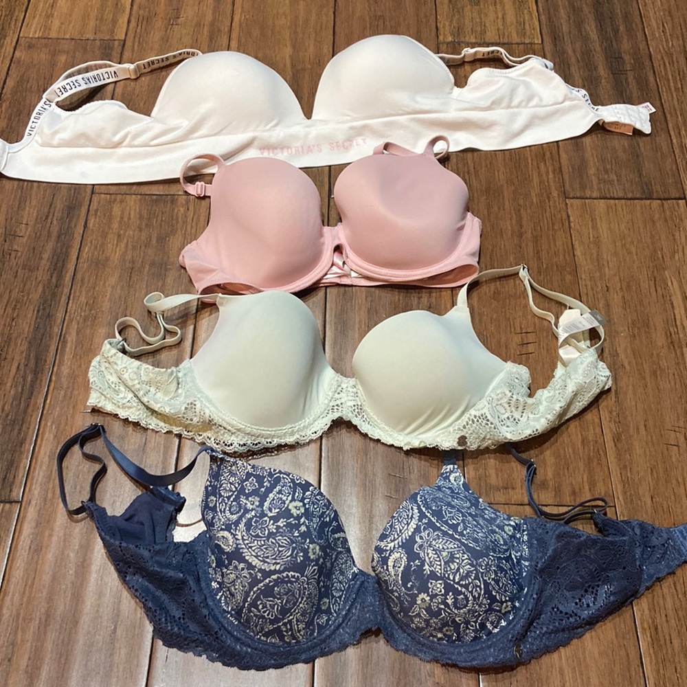 Lot of 4 Bras!!